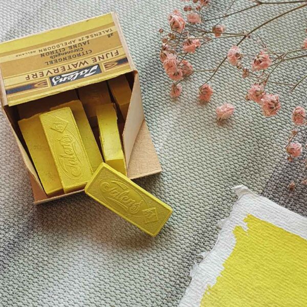 28 Lemon Yellow